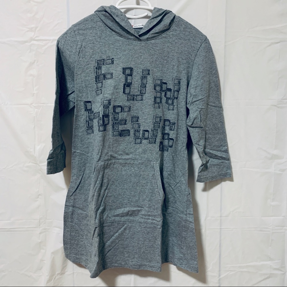 Uniqlo Top with Pocket in Gray Size M